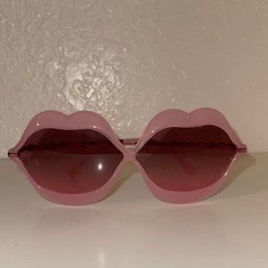 Wild Fox Lip Sunglasses💋